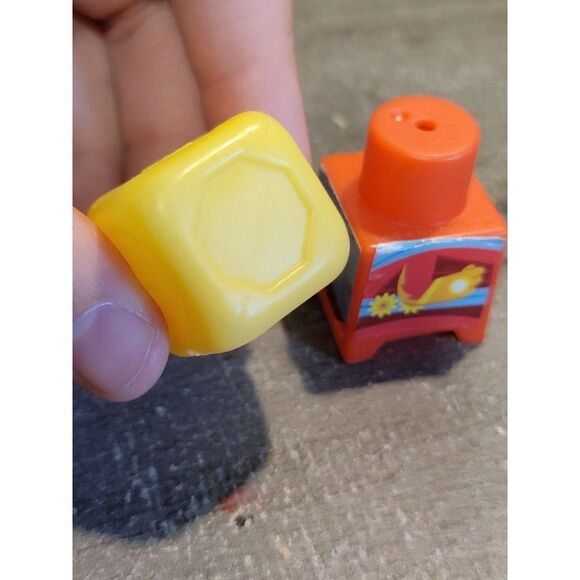 Red yellow playing blocks doll accessory toy figure set - Picture 3 of 5